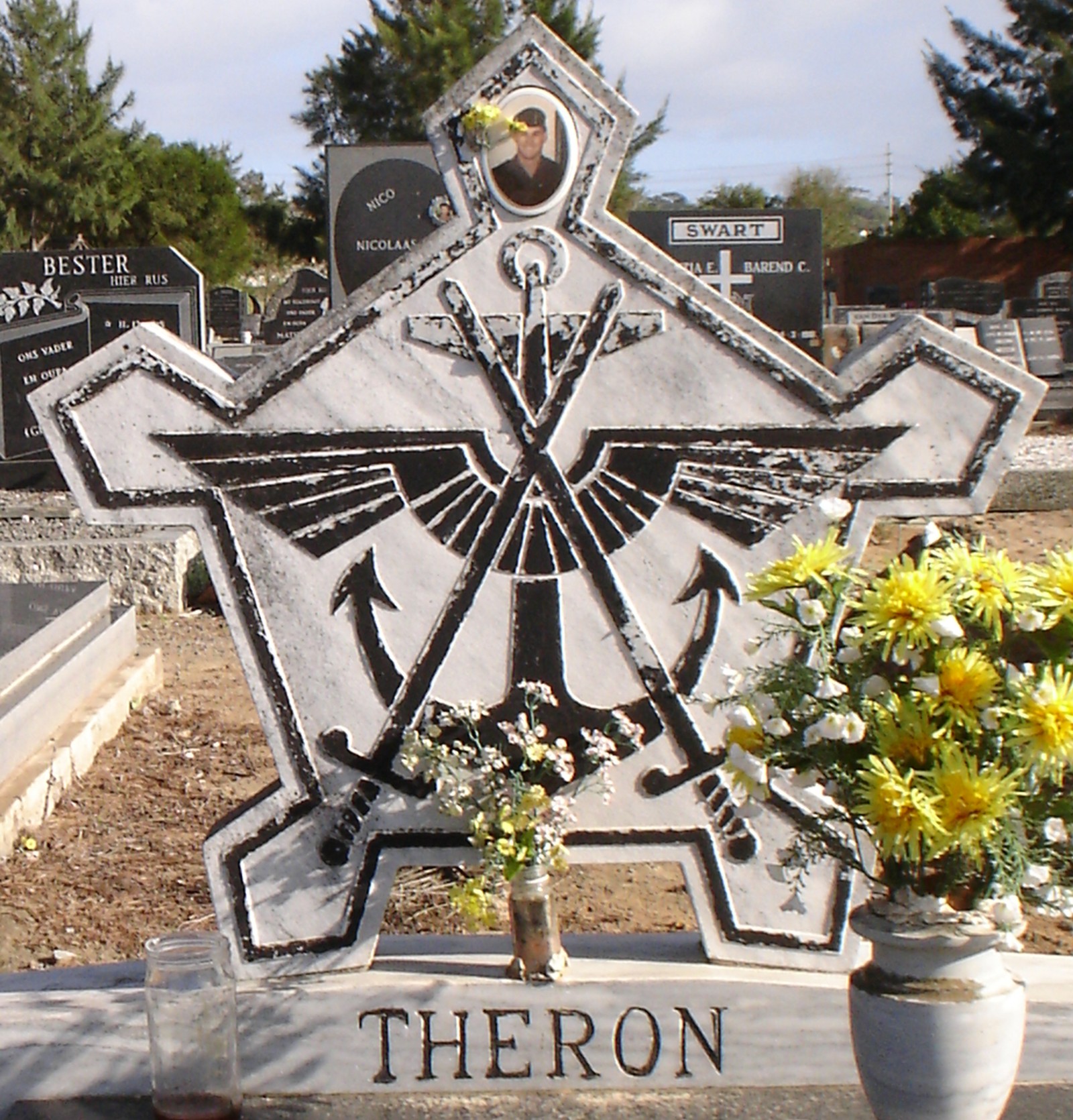 Photo from /search/photos/South Africa/Western Cape/Kraaifontein Cemetery/THERON_AU_01.jpg